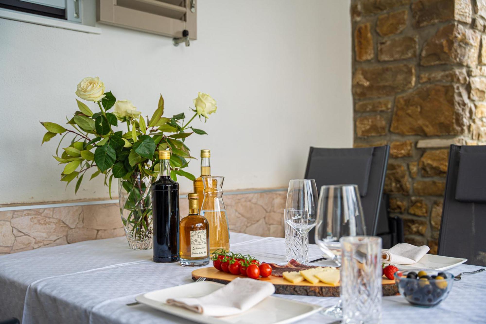 Holiday Home Belveder Motovun With Heated Pool Livade Zewnętrze zdjęcie