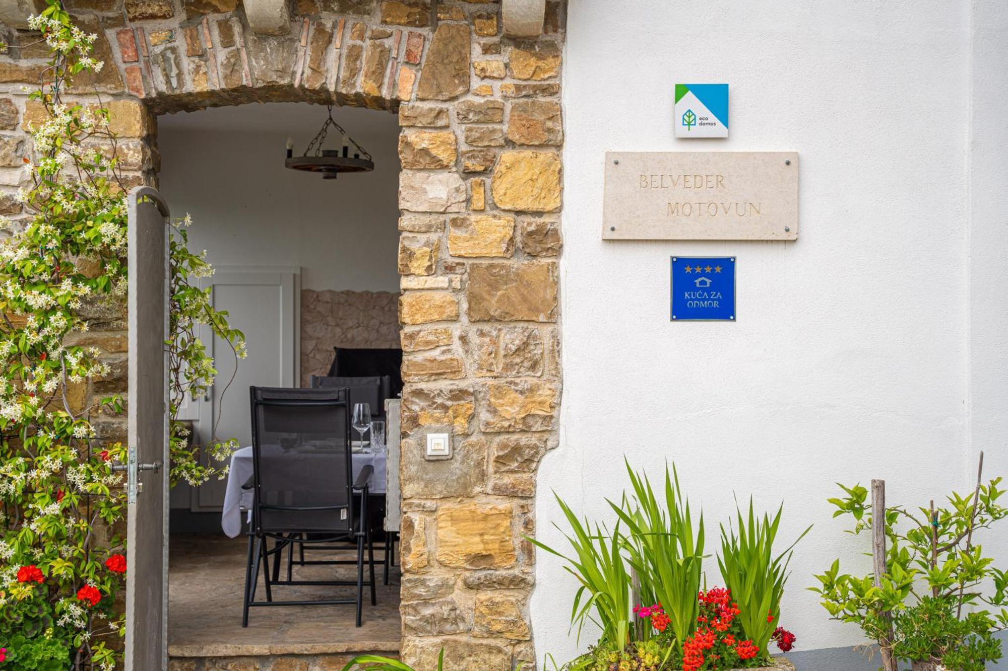 Holiday Home Belveder Motovun With Heated Pool Livade Zewnętrze zdjęcie